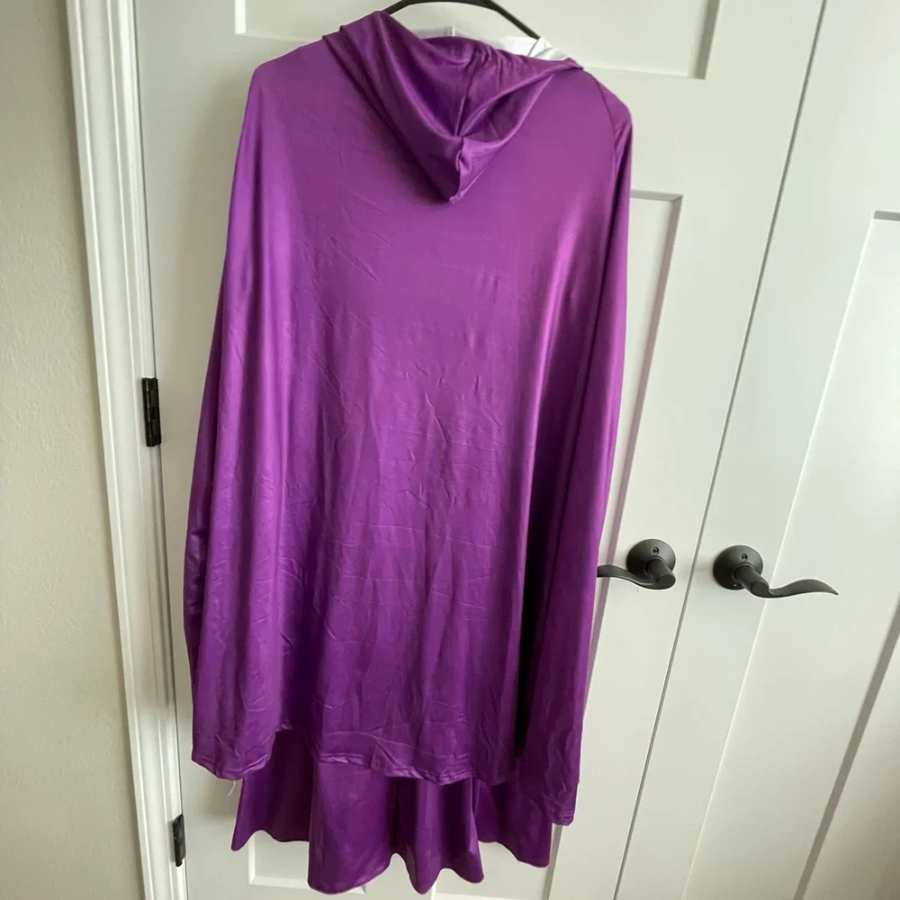 Girls 14/16 (could easily fit 18/20) Halloween costume. Princess, 2 piece.
